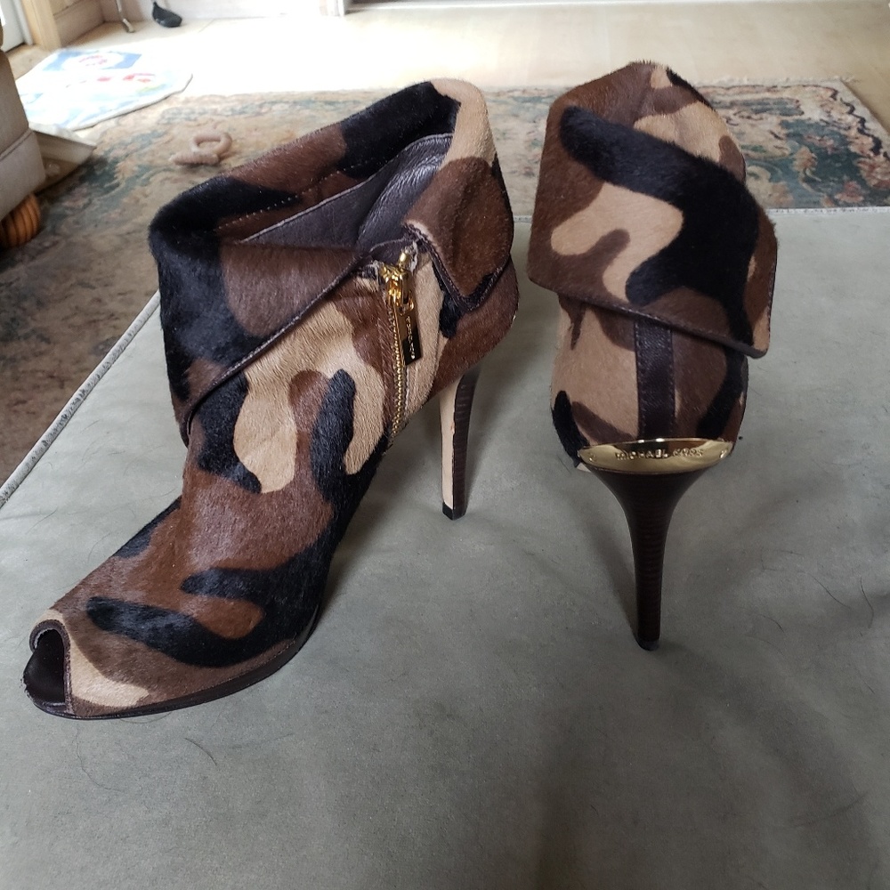 Shoes - Picture 2 of 2